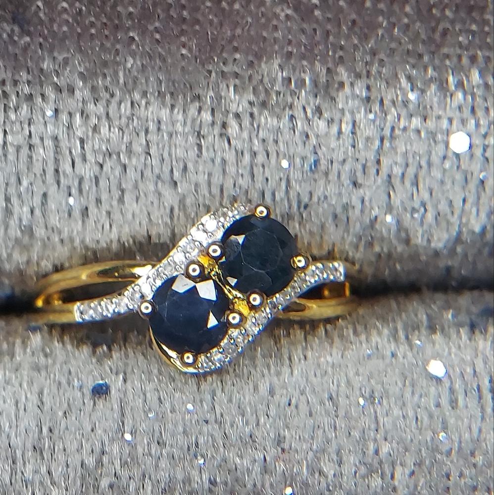 SAPHIRE &DIAMOND RING